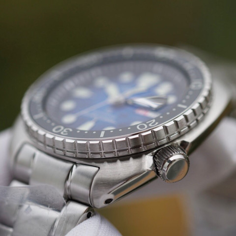 Seiko SRPE39K1 King Turtle Save The Ocean MANTA RAY PATTERNED DIAL