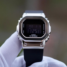 Жіночий годинник Casio G-Shock GM-S5600-1ER