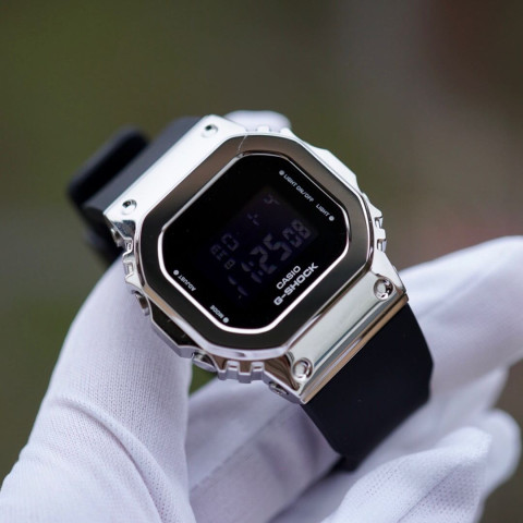 Жіночий годинник Casio G-Shock GM-S5600-1ER