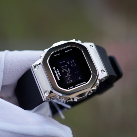 Жіночий годинник Casio G-Shock GM-S5600-1ER