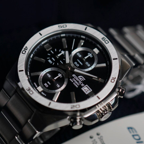Годинник Casio Edifice EFV-640D-1AVUEF Chronograph 100m