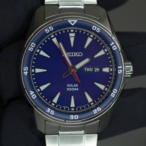 Годинник Seiko SNE391 Essentials Solar 100m