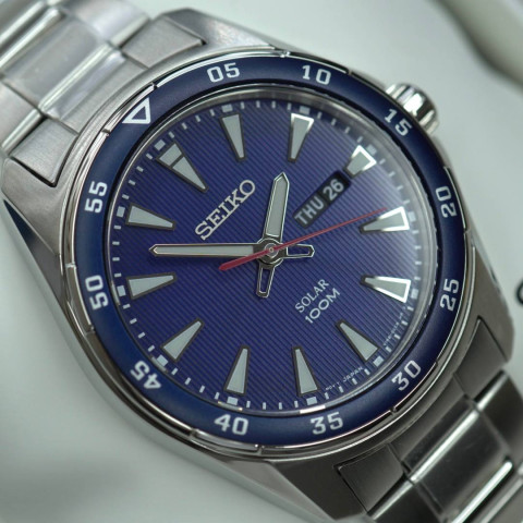 Годинник Seiko SNE391 Essentials Solar 100m